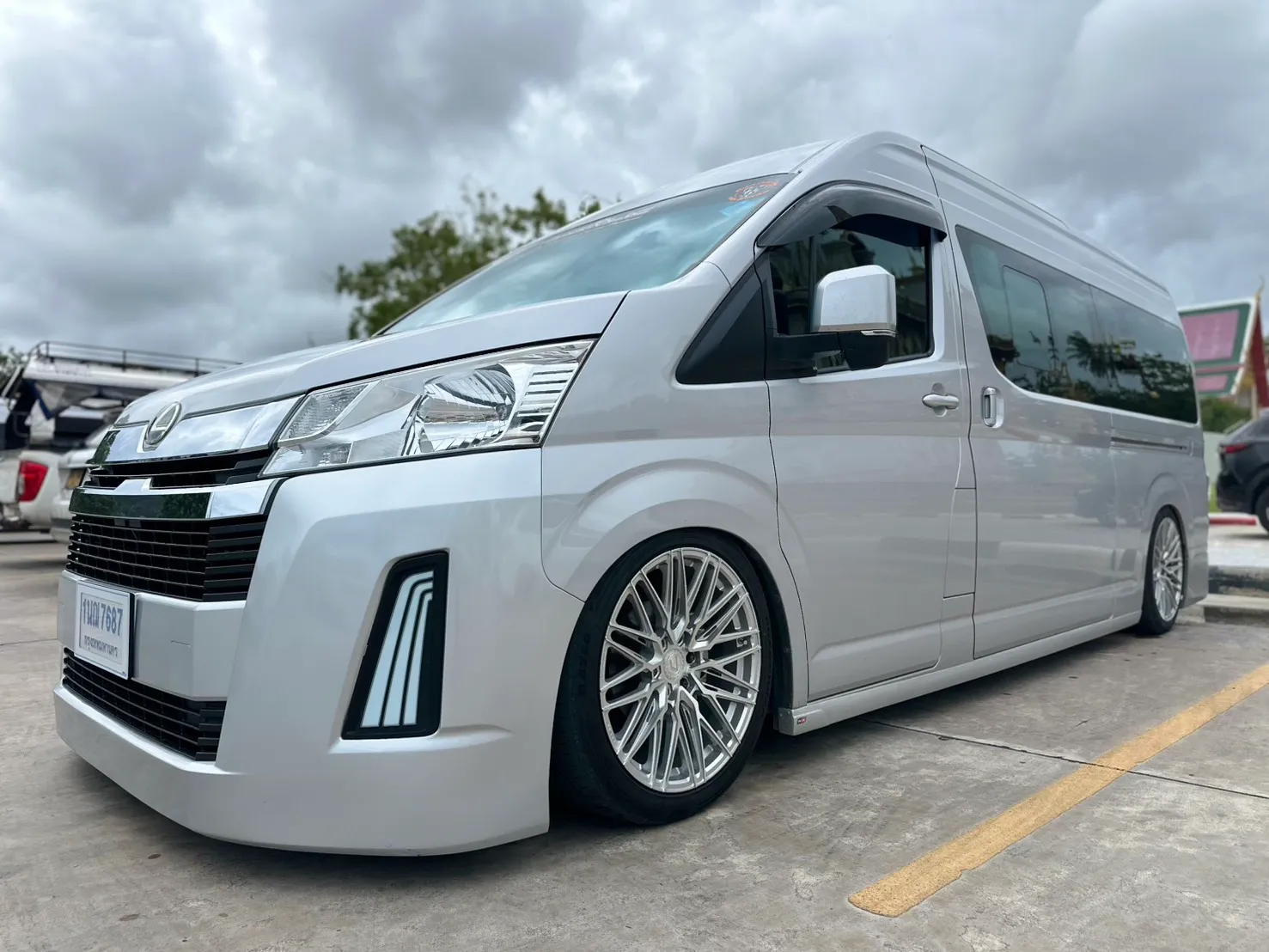 รถตู้ Luxury Van 7 ที่นั่ง Toyota Majesty พร้อมคนขับที่ภูเก็ต